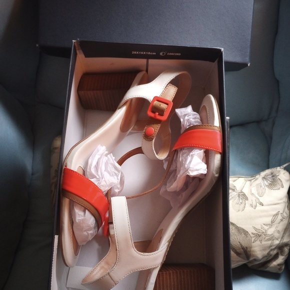 Tommy Hilfiger sandal shoes! New size 8 boxed! Multi color Leather T straps! - Picture 5 of 12